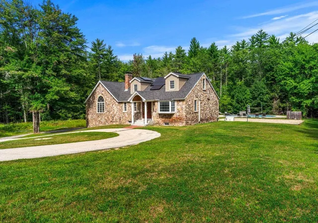 2nd image of 224 New Boston Rd, Goffstown, NH 03045 | MLS# 5107136