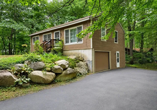 Photo 2 of Single family home for sale at 26 Longa Rd, Merrimack, NH 03054 | MLS# 5107138 | Listing updated on 2026-09-03