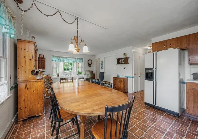 Photo 3 of Sale Pending at 8 Sullivan Ave, Salem, NH 03079 | MLS# 5107140 | Listing updated on 2026-08-31