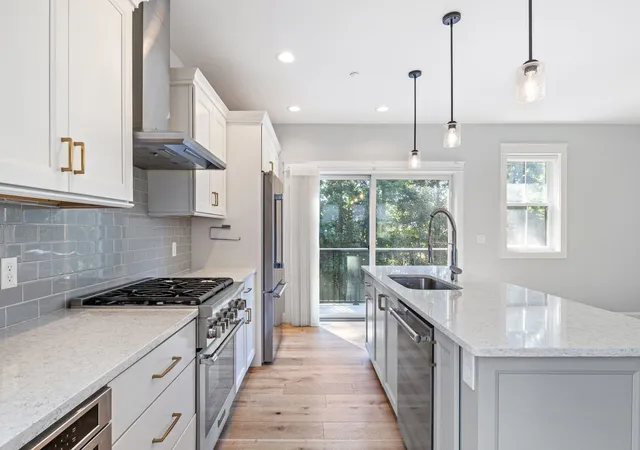 2nd image of 30 Cate St #18, Portsmouth, NH 03801 | MLS# 5107142