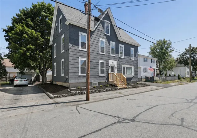 2nd image of 373 Bartlett St, Manchester, NH 03102 | MLS# 5107153