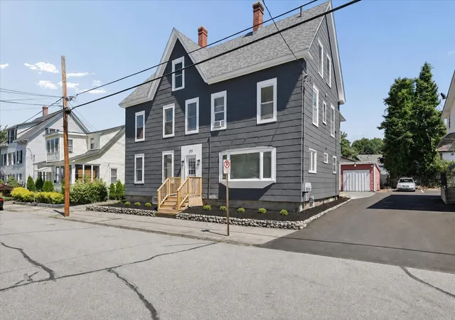 3rd image of 373 Bartlett St, Manchester, NH 03102 | MLS# 5107153