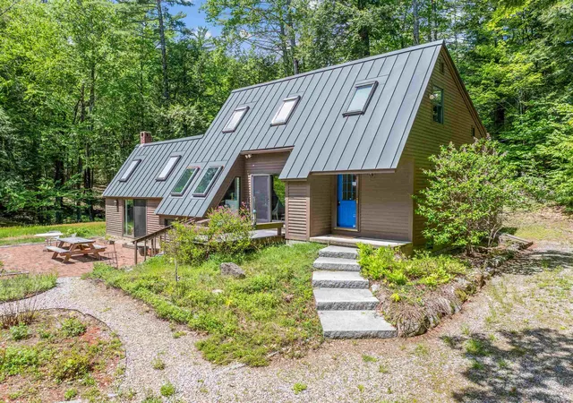 2nd image of 47 Forest Pond Rd, New Hampton, NH 03256 | MLS# 5107157
