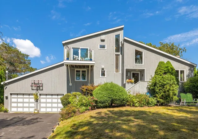 Photo 3 of Single family home for sale at 350 Portsmouth Ave, New Castle, NH 03854 | MLS# 5107161 | Listing updated on 2026-09-29