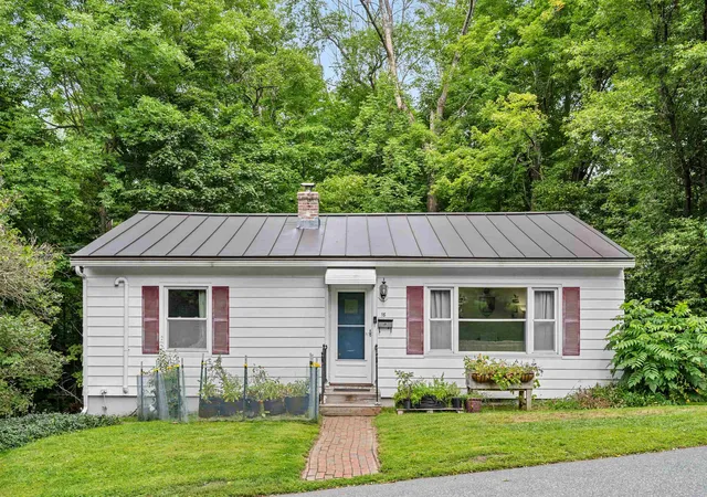 Photo 2 of Single family home for sale at 18 Maplewood Ave, Barre City, VT 05641 | MLS# 5107177 | Listing updated on 2026-08-28