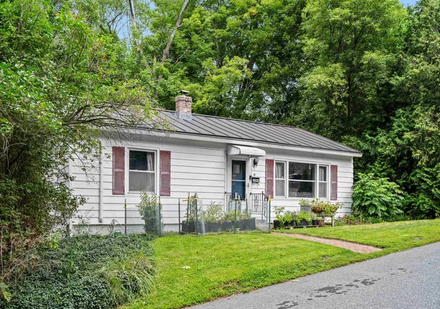 Photo 3 of Single family home for sale at 18 Maplewood Ave, Barre City, VT 05641 | MLS# 5107177 | Listing updated on 2026-08-28