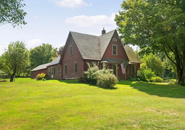 2nd image of 182 Dartmouth College Hwy, Haverhill, NH 03765 | MLS# 5107180