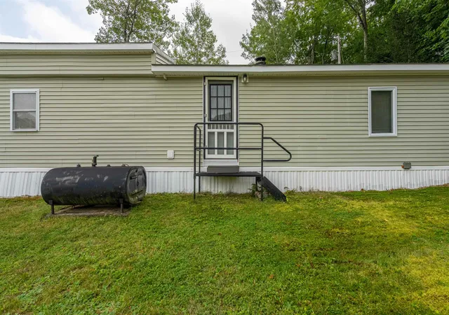 5th image of 2 Knights Ct, Raymond, NH 03077 | MLS# 5107189