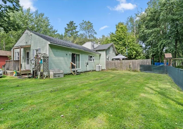 Photo 3 of House for sale at 50 North Cove Rd, Burlington, VT 05408 | MLS# 5107191 | Listing updated on 2026-08-28