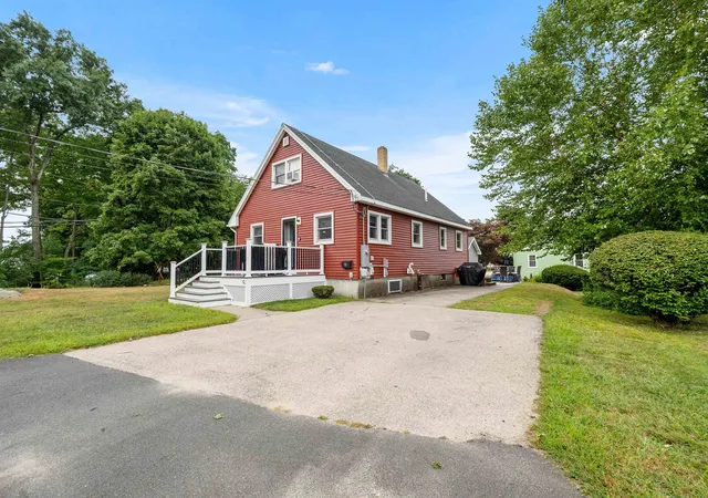 Photo 3 of Sale Pending at 10 Cody St, Manchester, NH 03109 | MLS# 5107193 | Listing updated on 2026-09-08
