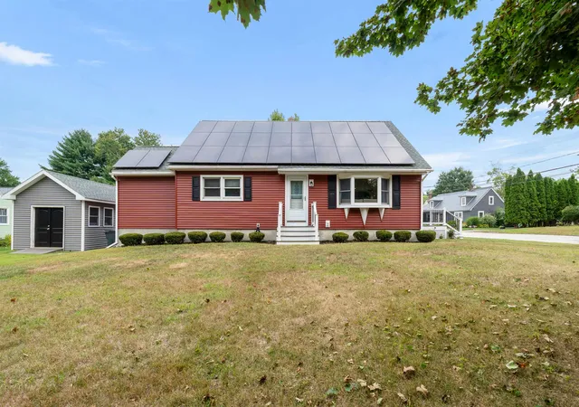 Photo 3 of Sale Pending at 10 Cody St, Manchester, NH 03109 | MLS# 5107193 | Listing updated on 2026-09-08
