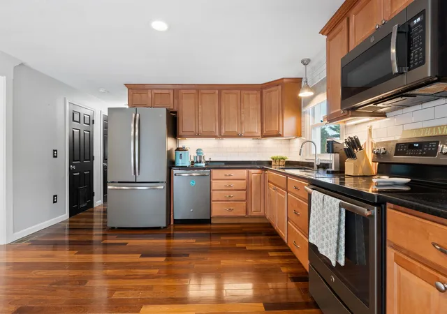 Photo 4 of Sale Pending at 10 Cody St, Manchester, NH 03109 | MLS# 5107193 | Listing updated on 2026-09-08