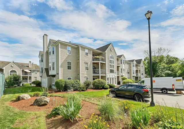1st image of 5 Bernards Rd #1, Merrimack, NH 03054 | MLS# 5107198