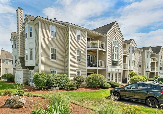 2nd image of 5 Bernards Rd #1, Merrimack, NH 03054 | MLS# 5107198