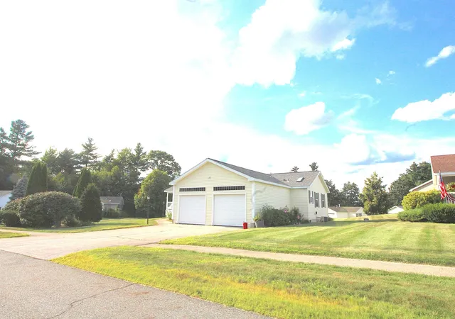 Photo 3 of Single family home for sale at 2 Loggers Ln, Sandown, NH 03873 | MLS# 5107217 | Listing updated on 2026-09-10
