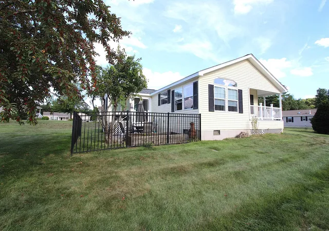 Photo 4 of Single family home for sale at 2 Loggers Ln, Sandown, NH 03873 | MLS# 5107217 | Listing updated on 2026-09-10