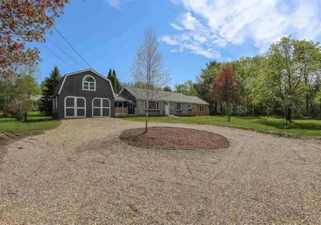 Photo 2 of Single family home for sale at 127 New Hampshire Route 25, Meredith, NH 03253 | MLS# 5107227 | Listing updated on 2026-09-02