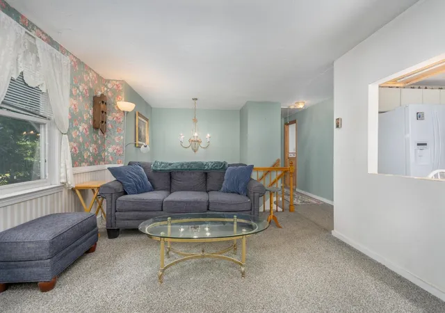 2nd image of 7 Woods Dr, Newmarket, NH 03857 | MLS# 5107229