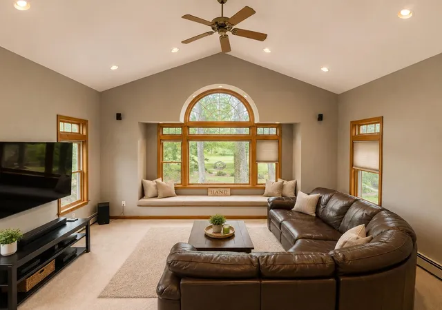 Photo 4 of Single family home for sale at 14 Shasta Dr, Londonderry, NH 03053 | MLS# 5107239 | Listing updated on 2026-09-16