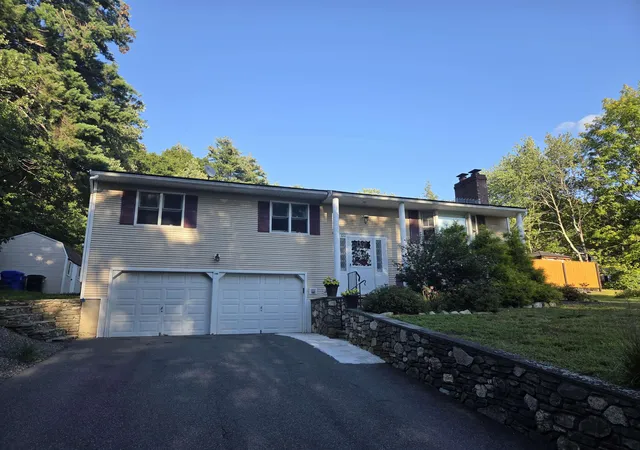 Photo 2 of Single family home for sale at 100 Musquash Rd, Hudson, NH 03051 | MLS# 5107246 | Listing updated on 2026-09-15