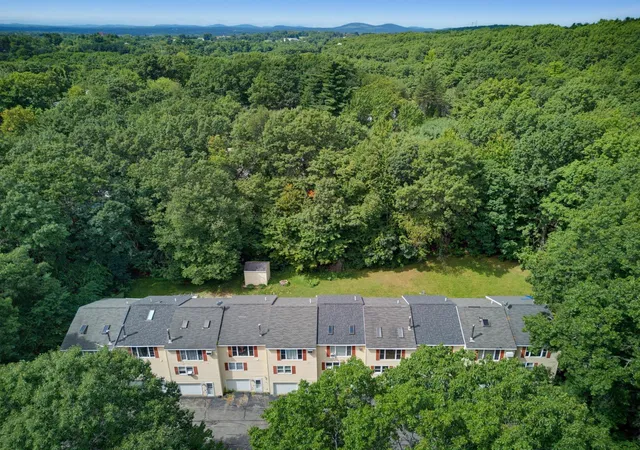Photo 2 of Townhouse for sale at 172 Morse Rd, Manchester, NH 03104 | MLS# 5107251 | Listing updated on 2026-09-16