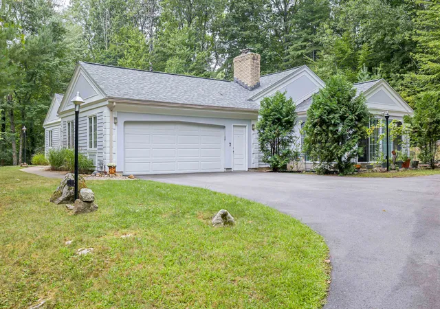 Photo 1 of Single family home for sale at 20 Buttonwood Rd, Bedford, NH 03110 | MLS# 5107272 | Listing updated on 2026-09-17