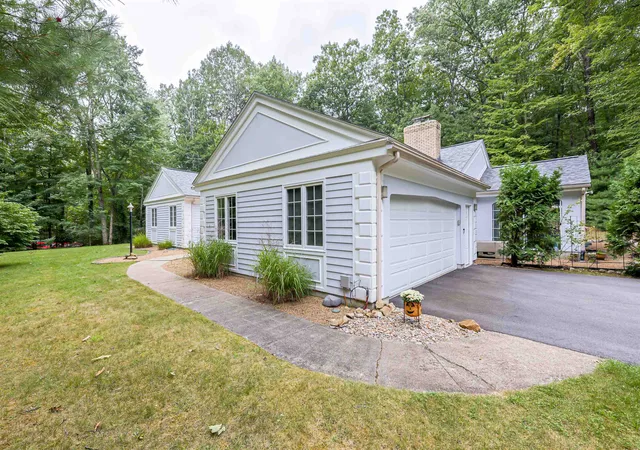 Photo 3 of Single family home for sale at 20 Buttonwood Rd, Bedford, NH 03110 | MLS# 5107272 | Listing updated on 2026-09-17