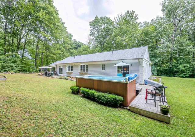 Photo 4 of Single family home for sale at 20 Buttonwood Rd, Bedford, NH 03110 | MLS# 5107272 | Listing updated on 2026-09-17