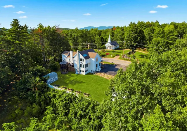 5th image of 257 Meredith Neck Rd, Meredith, NH 03253 | MLS# 5107274