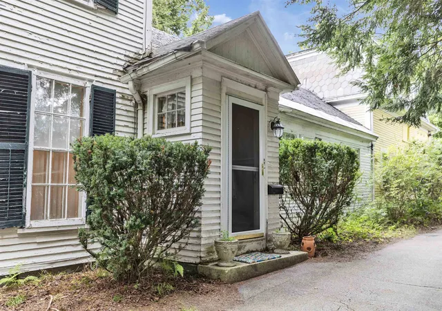 Photo 3 of Single family home for sale at 5 Old Jaffrey Rd, Peterborough, NH 03458 | MLS# 5107283 | Listing updated on 2026-09-12
