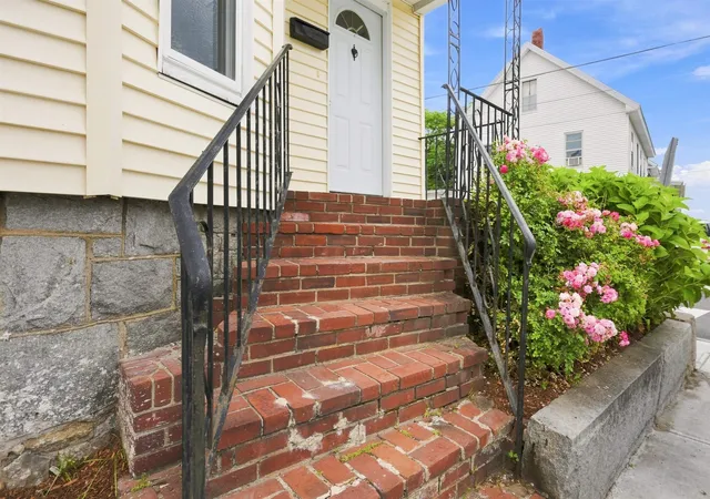 Photo 3 of Single family home for sale at 18 Summer St, Nashua, NH 03064 | MLS# 5107286 | Listing updated on 2026-09-11