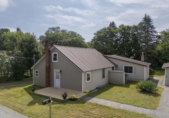 2nd image of 13 Fairbanks Rd, Newport, NH 03773 | MLS# 5107288