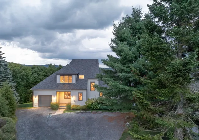 Photo 2 of Condo for sale at 51 Mcclane #28 Rd #28, Stowe, VT 05672 | MLS# 5107295 | Listing updated on 2026-09-01