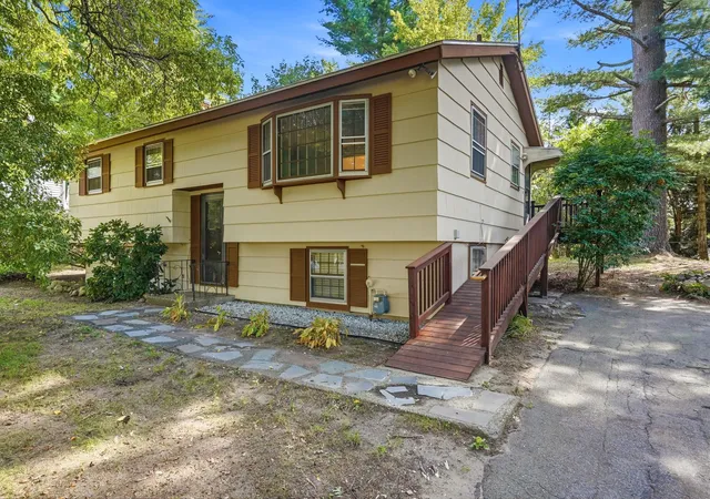 Photo 1 of Single family home for sale at 98 Conant Rd, Nashua, NH 03062 | MLS# 5107296 | Listing updated on 2026-09-13