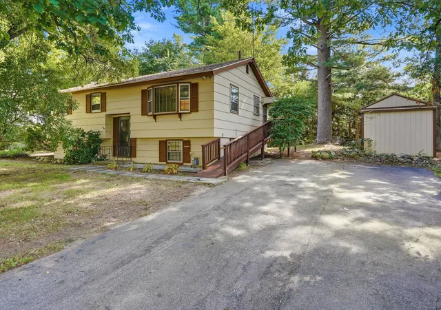 Photo 2 of Single family home for sale at 98 Conant Rd, Nashua, NH 03062 | MLS# 5107296 | Listing updated on 2026-09-13