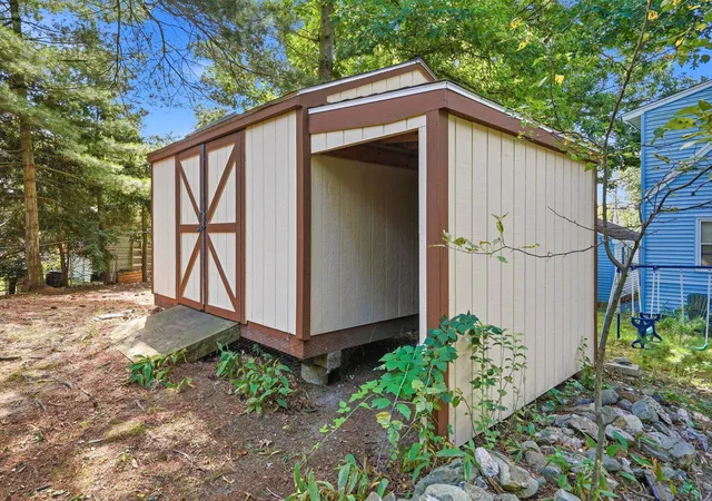 Photo 3 of Single family home for sale at 98 Conant Rd, Nashua, NH 03062 | MLS# 5107296 | Listing updated on 2026-09-13