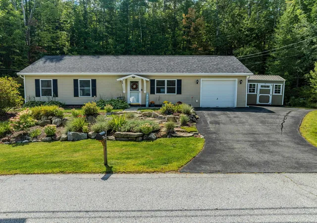 1st image of 321 South St, Littleton, NH 03561 | MLS# 5107305