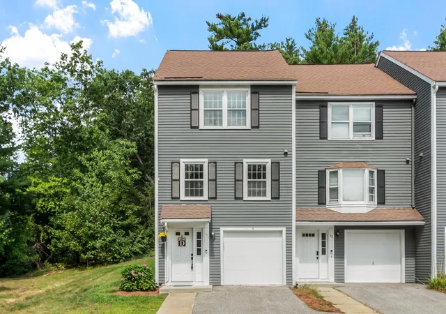 Photo 2 of Townhouse for sale at 10 Aspen Ln, Merrimack, NH 03045 | MLS# 5107341 | Listing updated on 2026-09-16