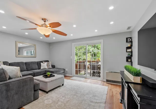 Photo 3 of Townhouse for sale at 10 Aspen Ln, Merrimack, NH 03045 | MLS# 5107341 | Listing updated on 2026-09-16