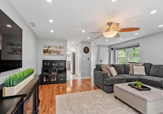 Photo 4 of Townhouse for sale at 10 Aspen Ln, Merrimack, NH 03045 | MLS# 5107341 | Listing updated on 2026-09-16