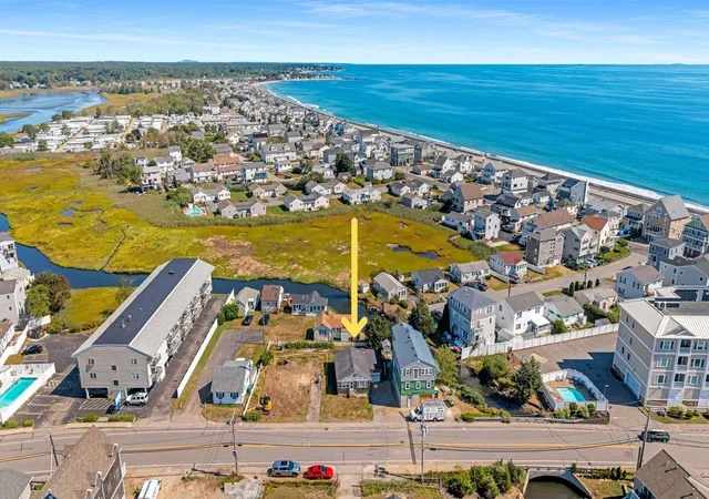 Photo 2 of Single family home for sale at 562 Winnacunnet Rd, Hampton, NH 03842 | MLS# 5107359 | Listing updated on 2026-09-01