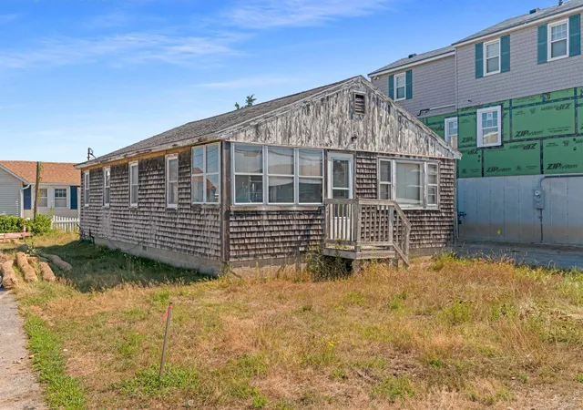 3rd image of 562 Winnacunnet Rd, Hampton, NH 03842 | MLS# 5107359