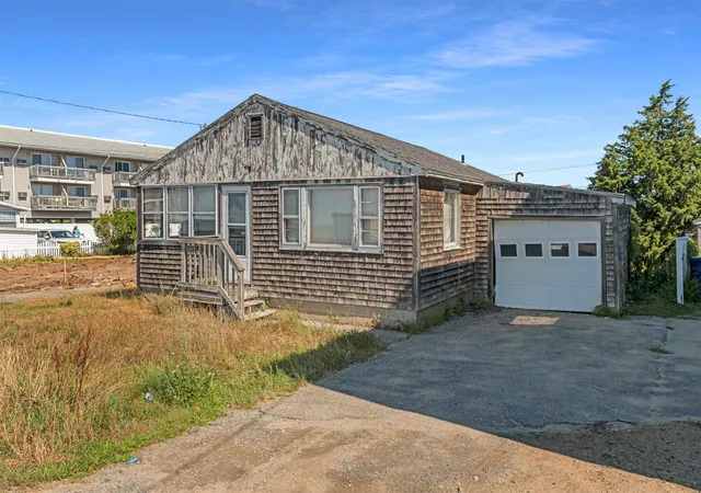 4th image of 562 Winnacunnet Rd, Hampton, NH 03842 | MLS# 5107359