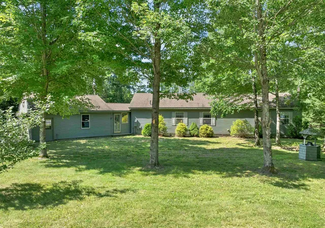 Photo 1 of Single family home for sale at 228 Mountain Rd, Tuftonboro, NH 03816 | MLS# 5107369 | Listing updated on 2026-09-13