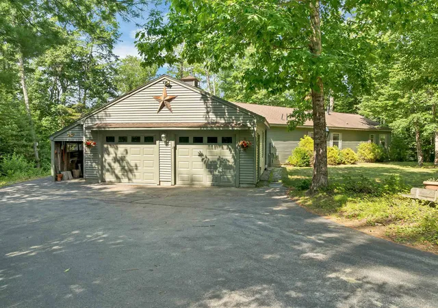 Photo 3 of Single family home for sale at 228 Mountain Rd, Tuftonboro, NH 03816 | MLS# 5107369 | Listing updated on 2026-09-13