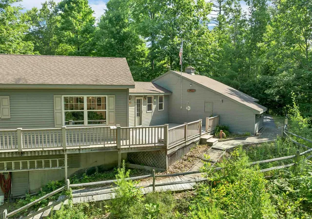 Photo 4 of Single family home for sale at 228 Mountain Rd, Tuftonboro, NH 03816 | MLS# 5107369 | Listing updated on 2026-09-13