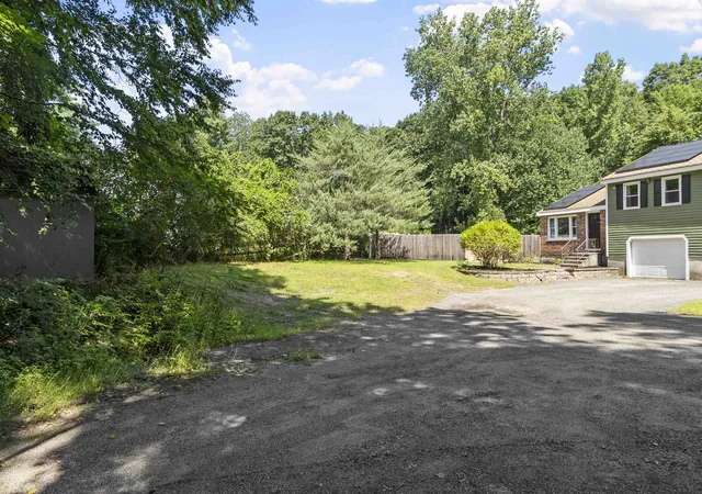 2nd image of 34 Hemlock Cir #A, Sandown, NH 03873 | MLS# 5107370
