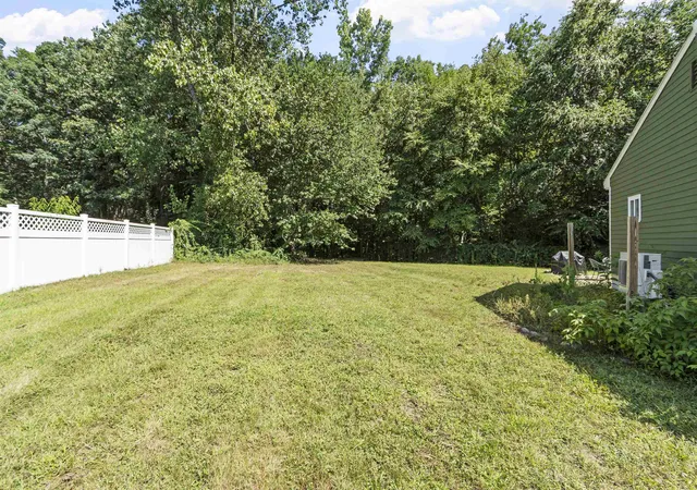 3rd image of 34 Hemlock Cir #A, Sandown, NH 03873 | MLS# 5107370