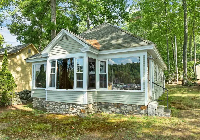 Photo 3 of Single family home for sale at 19 Smith Cove Rd, Gilford, NH 03249 | MLS# 5107388 | Listing updated on 2026-09-09
