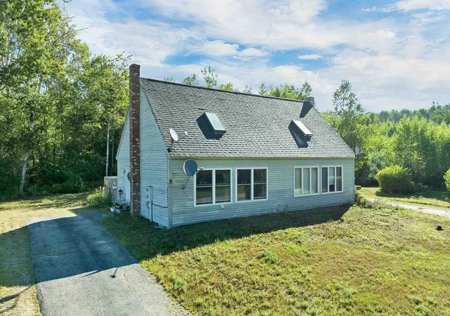 5th image of 3 And 5 Ryefield Ter, Wolfeboro, NH 03894 | MLS# 5107407